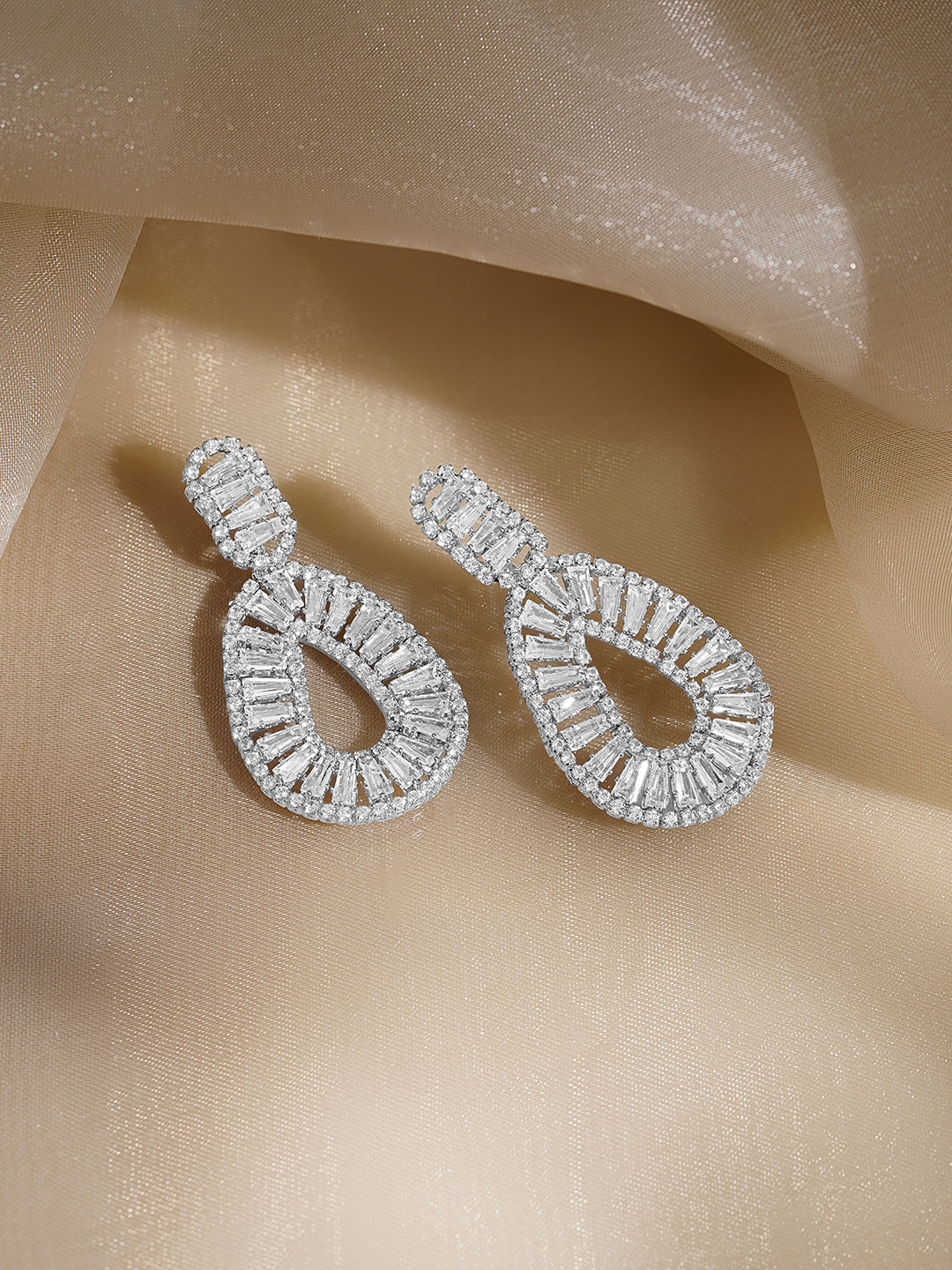 Rubans Voguish Rhodium Plated Clear Baguette Crystal Open-Loop Drop Earrings フリーサイズ