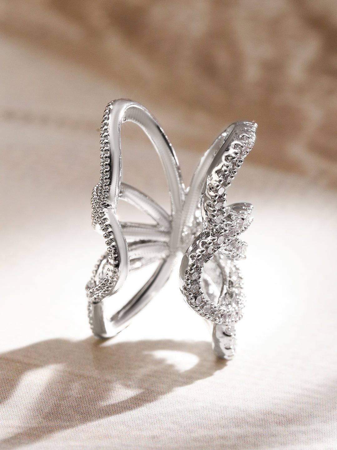 【Rubans】 Butterfly Motif Silver Toned Ear Cuff (1 piece)｜バタフライモチーフ シルバートーン オープナブル イヤーカフ（片耳用）
