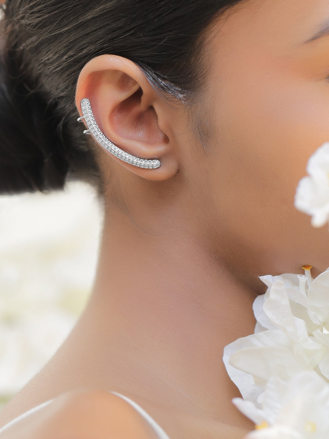 【Rubans】 American Diamond Zirconia Sleek Ear Cuff (1 piece)｜アメリカンダイヤモンド ジルコニア スリーク イヤーカフ（片耳用・ステンレススチール・防水）