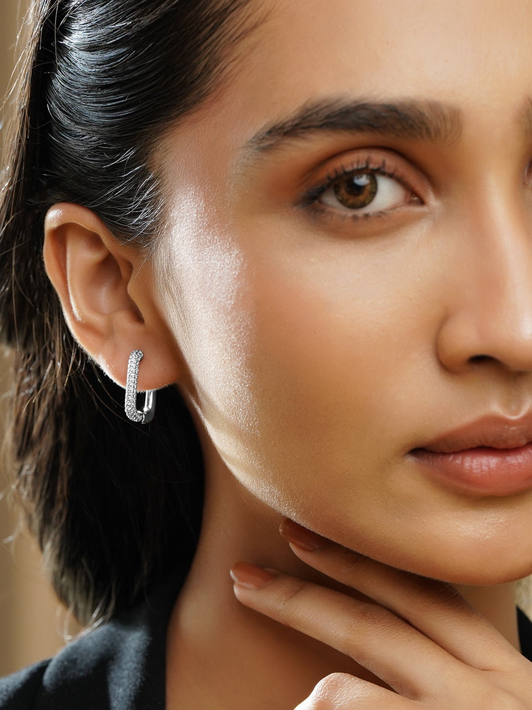 Rubans Voguish Rhodium Plated Crystal AD Rectangular Minimal Hoop Earrings フリーサイズ