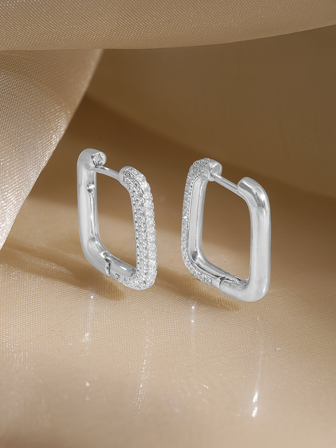Rubans Voguish Rhodium Plated Crystal AD Rectangular Minimal Hoop Earrings フリーサイズ