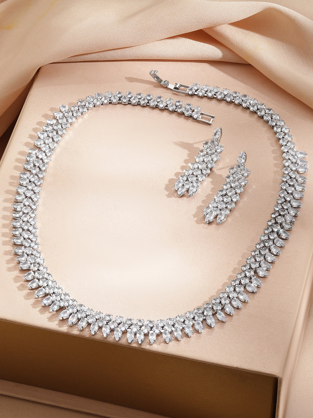 Silver Necklace Set with Crystal Clusters フリーサイズ