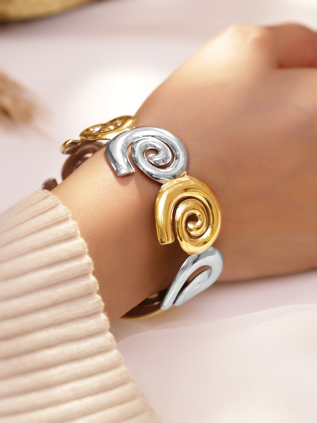 Gold & Silver Abstract Spiral Bracelet フリーサイズ