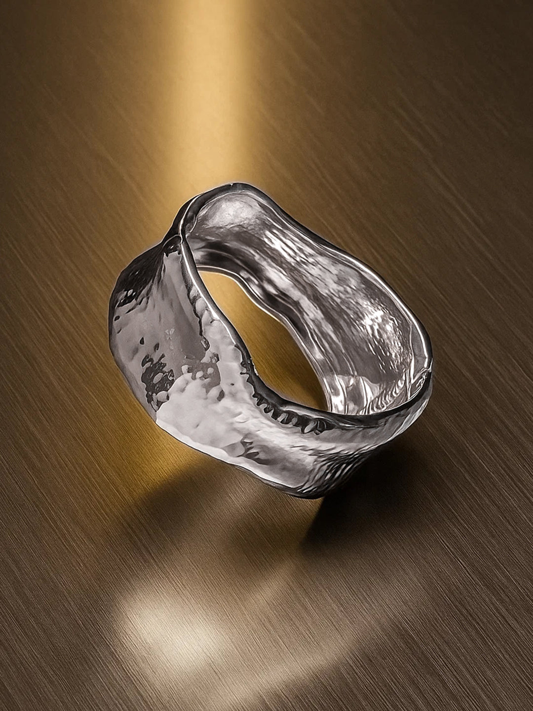 Silver Toned Hammered Chunky Bracelet フリーサイズ
