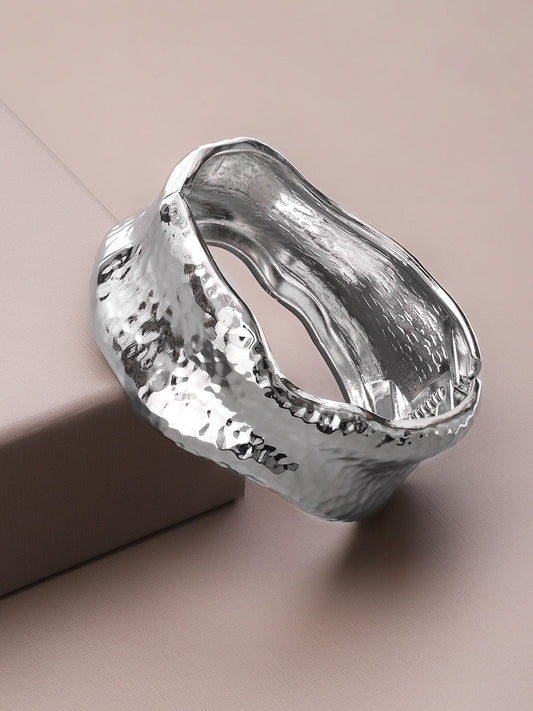 Silver Toned Hammered Chunky Bracelet フリーサイズ