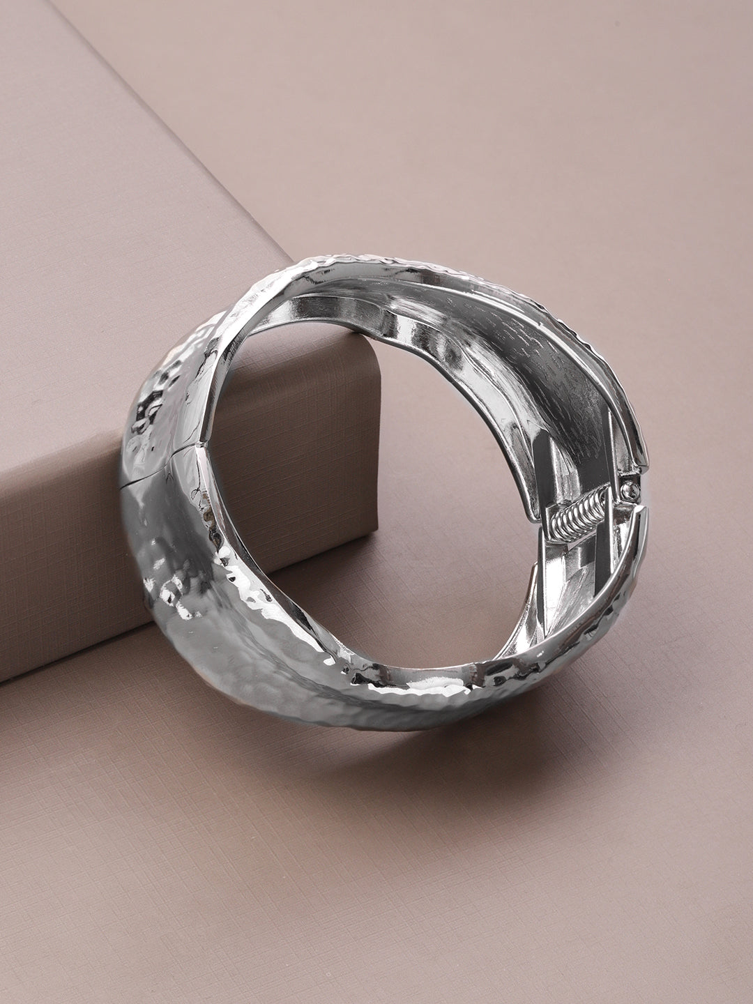 Silver Toned Hammered Chunky Bracelet フリーサイズ