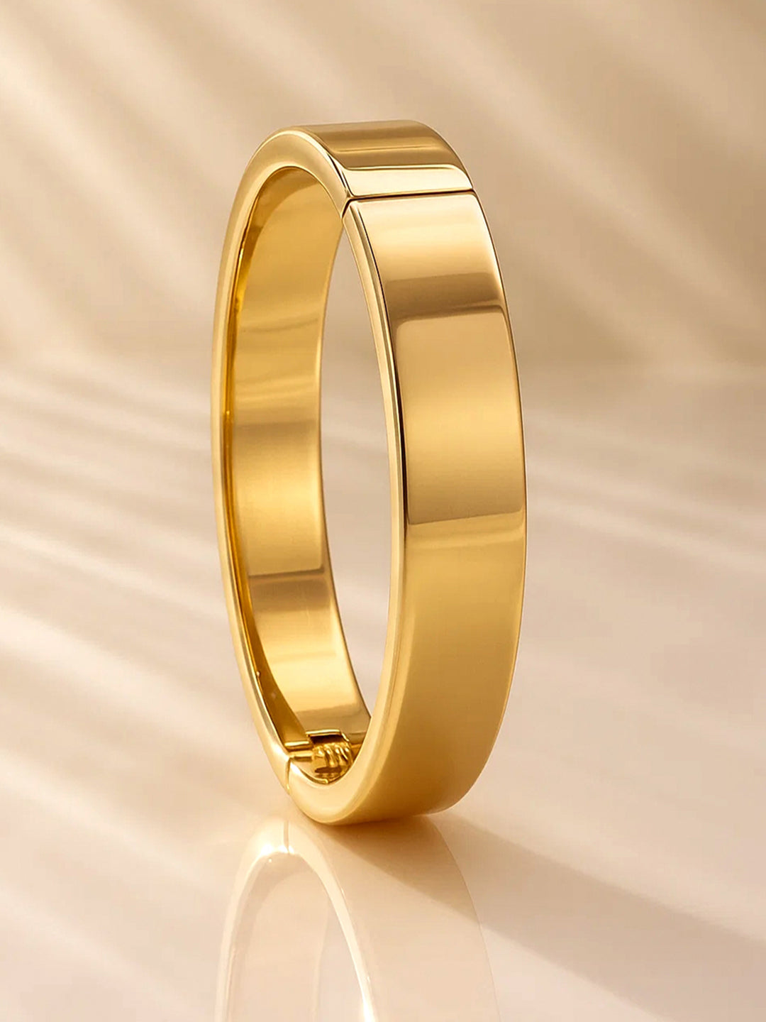 Gold Toned Sleek Minimal Bracelet フリーサイズ