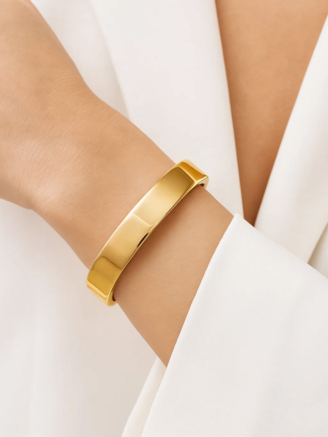 Gold Toned Sleek Minimal Bracelet フリーサイズ