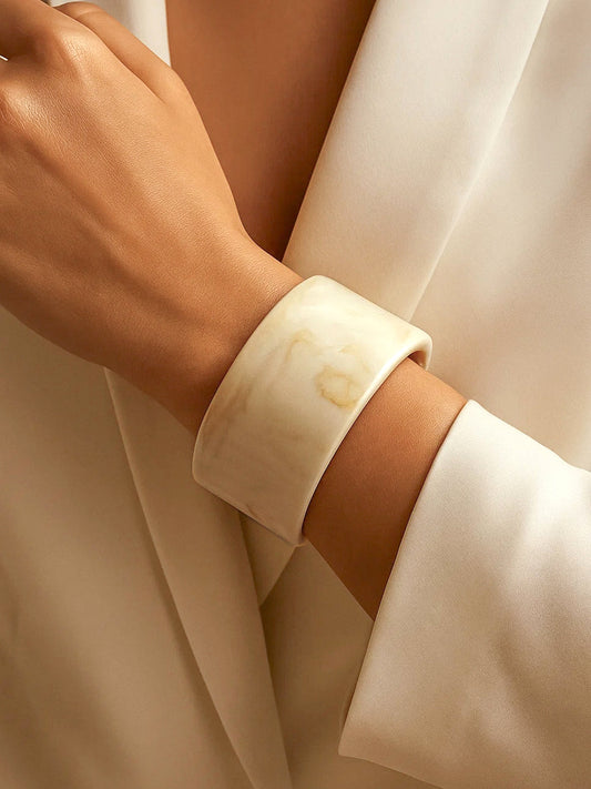 Marble Finish White Resin Bracelet フリーサイズ