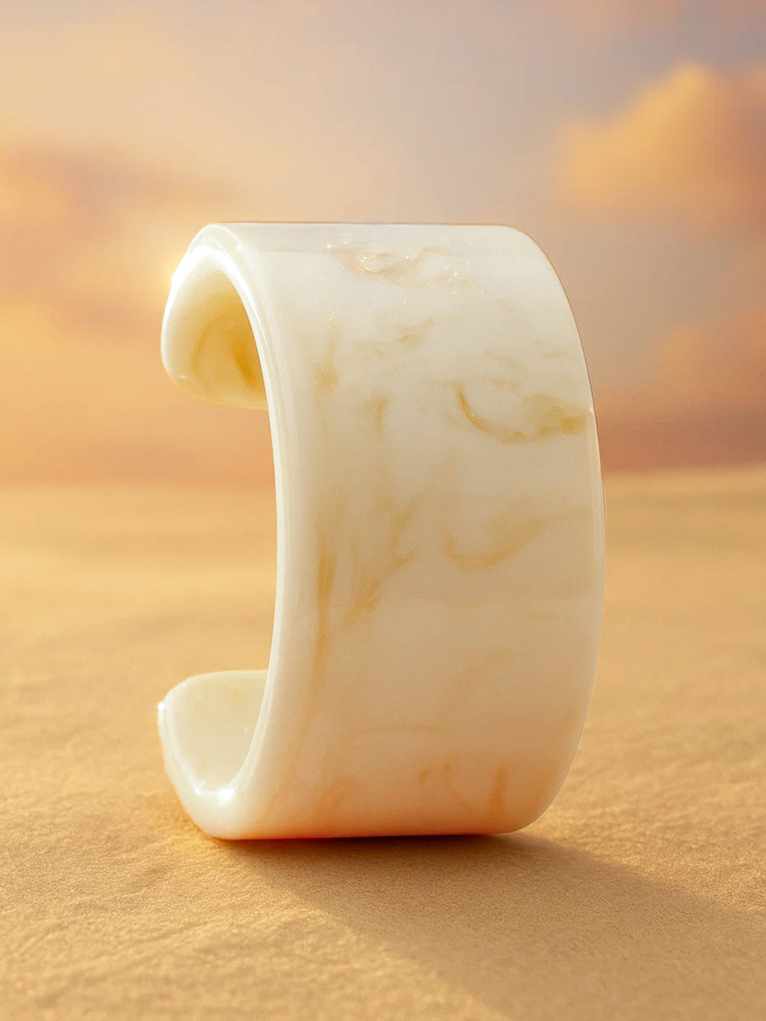 Marble Finish White Resin Bracelet フリーサイズ