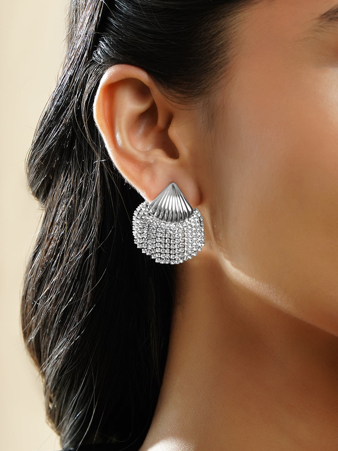 Rubans Rhodium-Plated Shell Motif White Crystal AD Studded Statement Earrings フリーサイズ