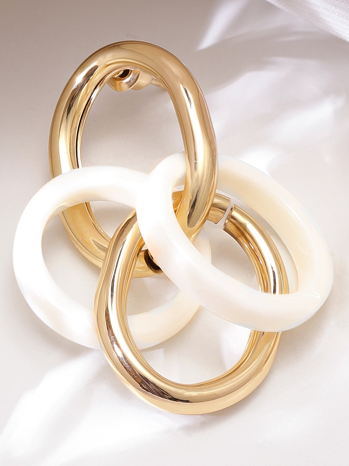 Drop Earrings With Interlocked Rings Gold