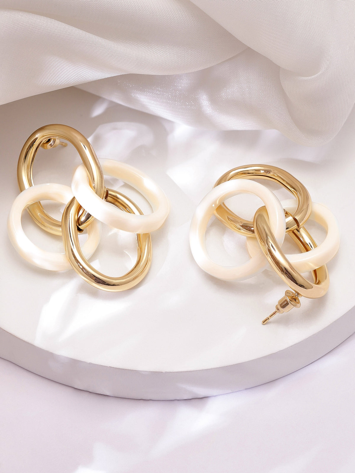 Drop Earrings With Interlocked Rings Gold