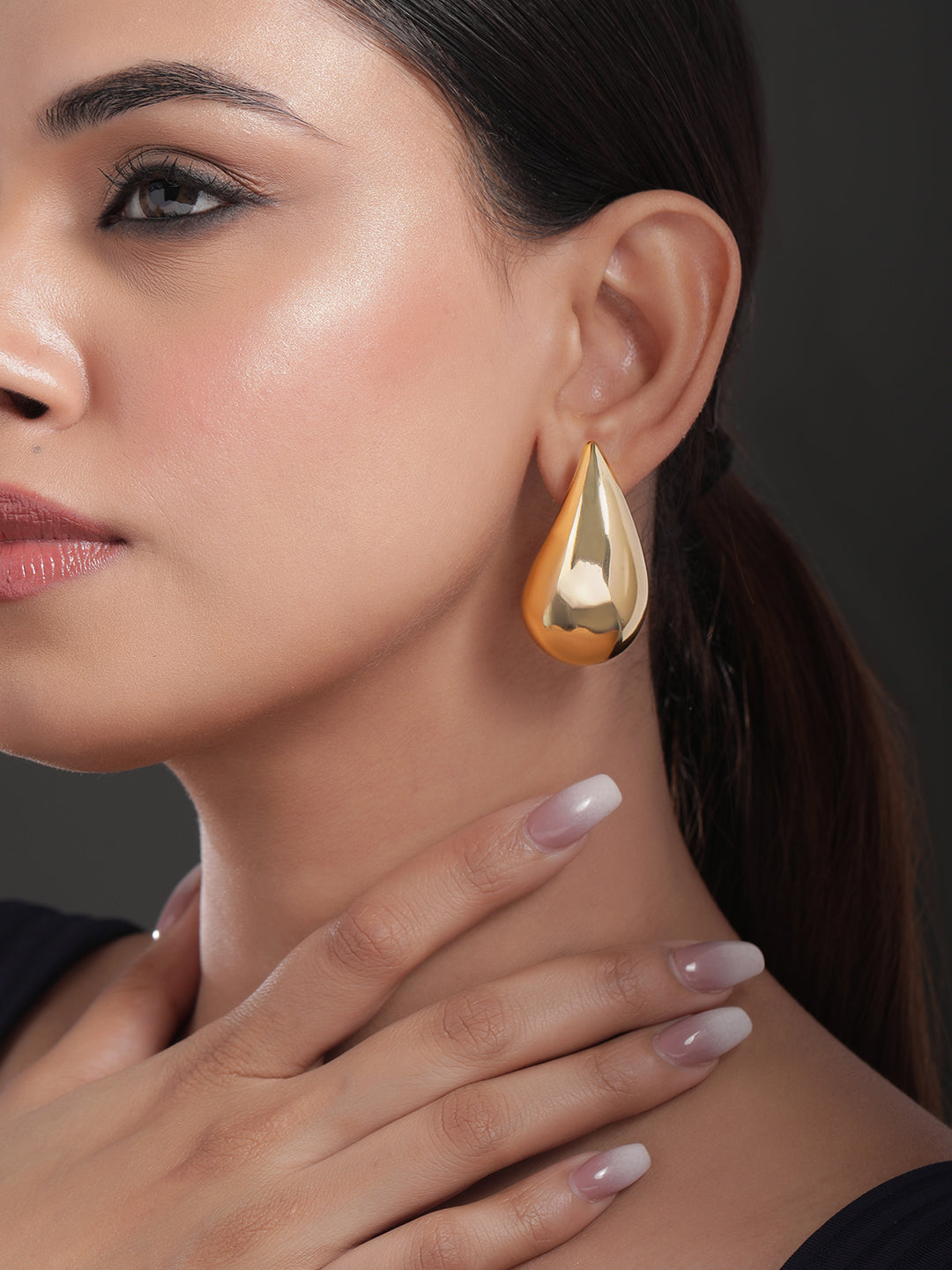 Golden Glow Teardrop Studs Gold