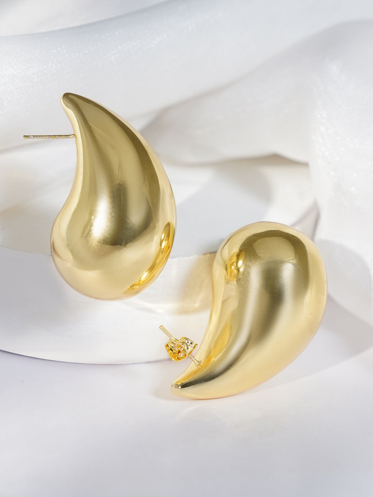 Golden Glow Teardrop Studs Gold