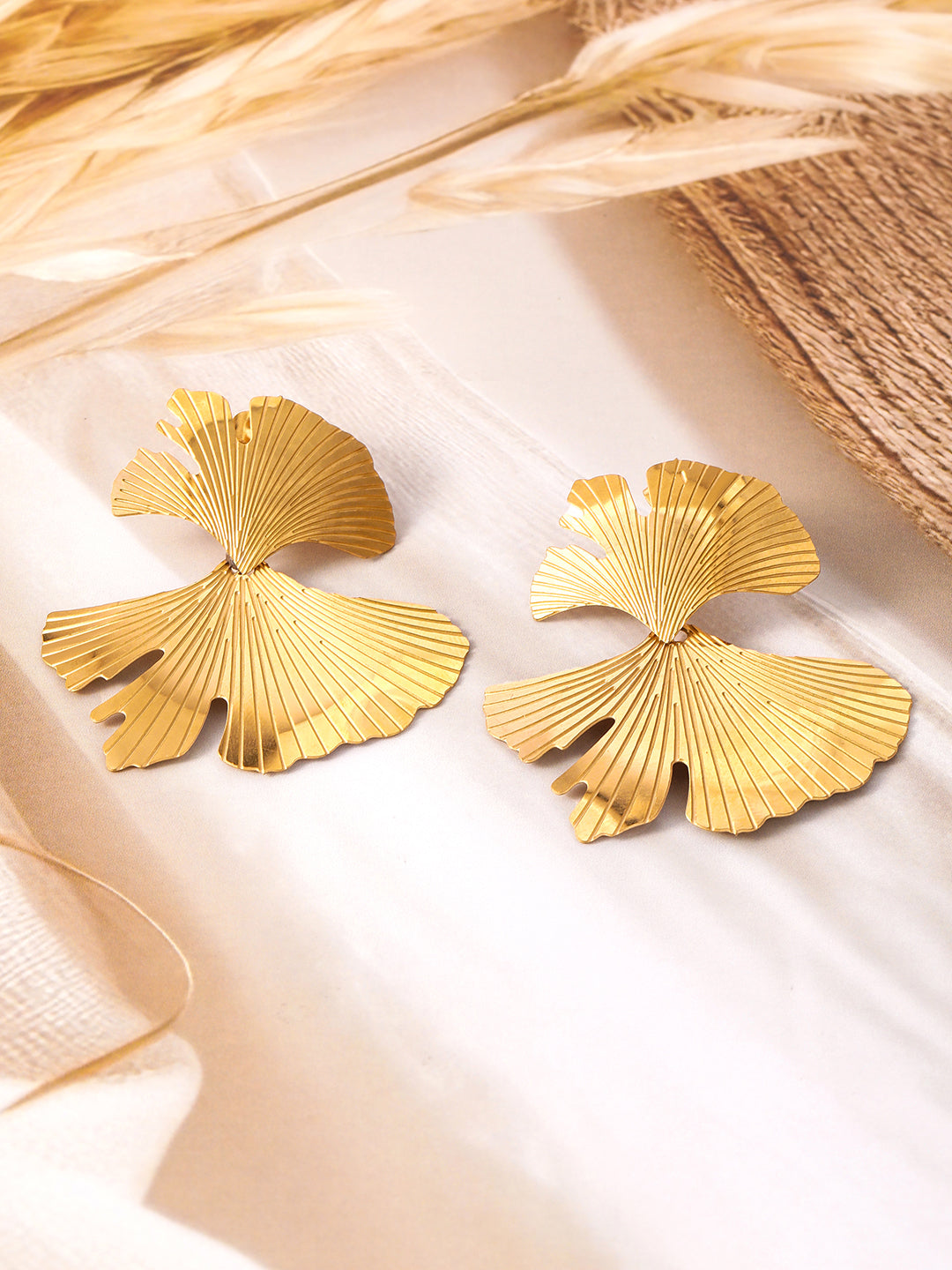 Golden Leaf Harmony Earrings Gold