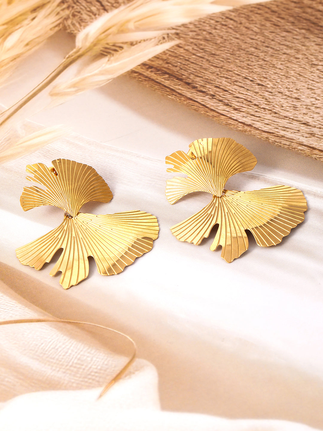 Golden Leaf Harmony Earrings Gold