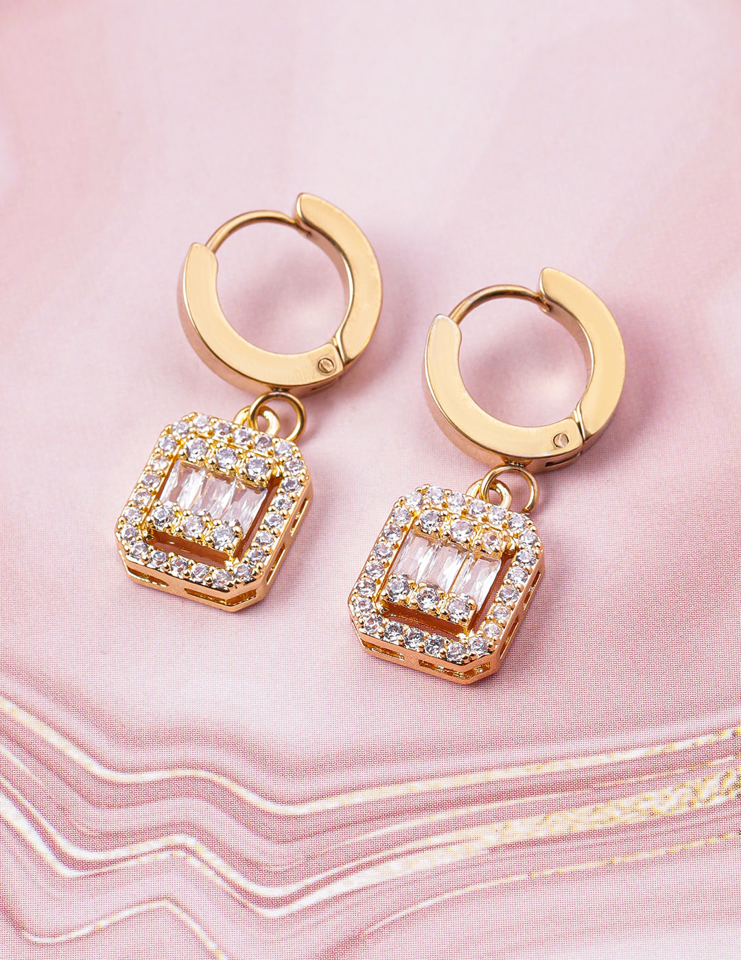 【Rubans】 American Diamond Zirconia Gold Toned Drop Earrings｜ゴールドメッキ ステンレススチール スクエア クリスタル ドロップイヤリング