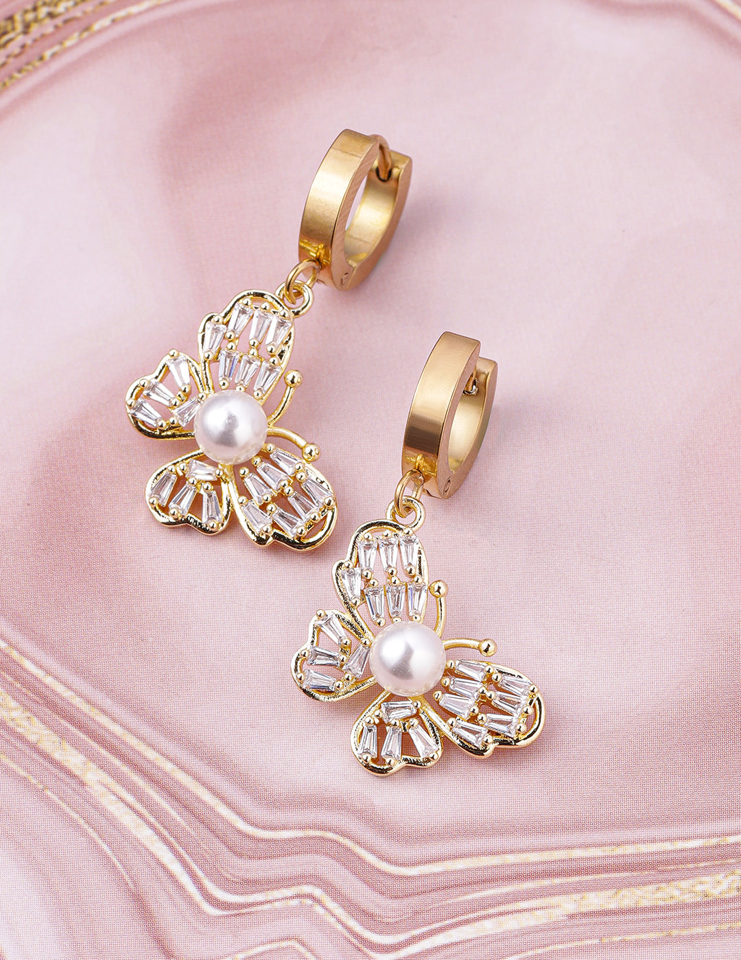 【Rubans】 Gold Butterfly Motif Crystal Pearl Drop Earrings｜ゴールド バタフライモチーフ クリスタル パール ドロップイヤリング