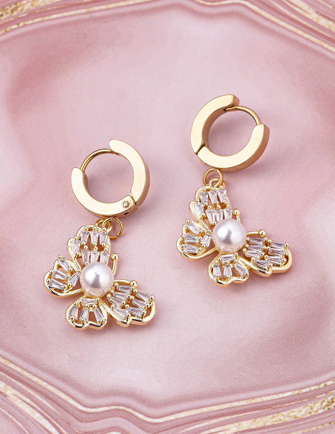【Rubans】 Gold Butterfly Motif Crystal Pearl Drop Earrings｜ゴールド バタフライモチーフ クリスタル パール ドロップイヤリング