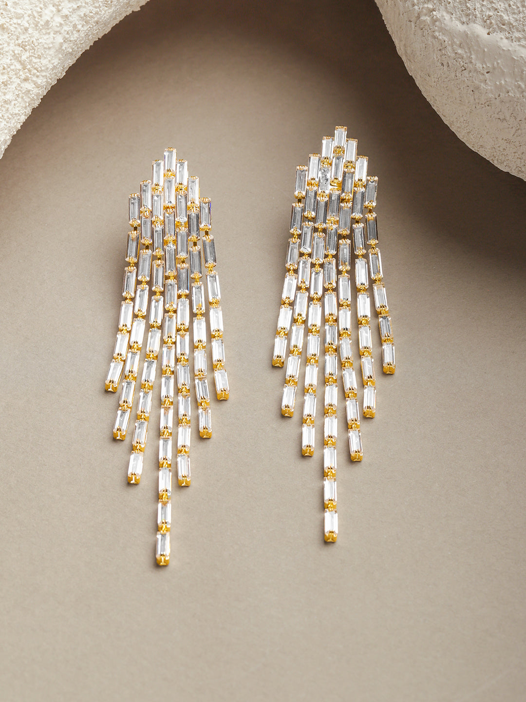 【Rubans】 Gold Toned Crystal Drops Dangler Earrings｜ゴールドトーン クリスタル バゲット タッセル ダングラーイヤリング