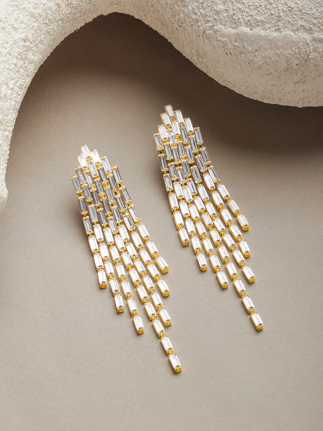 【Rubans】 Gold Toned Crystal Drops Dangler Earrings｜ゴールドトーン クリスタル バゲット タッセル ダングラーイヤリング