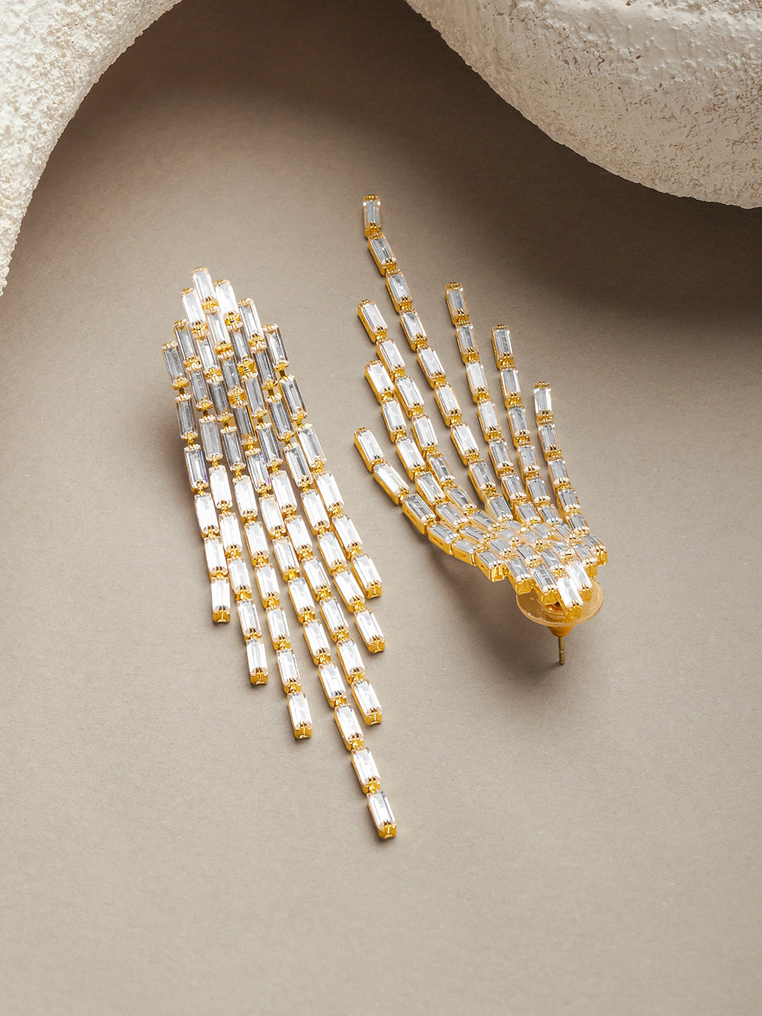 【Rubans】 Gold Toned Crystal Drops Dangler Earrings｜ゴールドトーン クリスタル バゲット タッセル ダングラーイヤリング