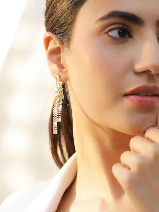 White Crystal Studded Gold Knot Dangler Earrings フリーサイズ
