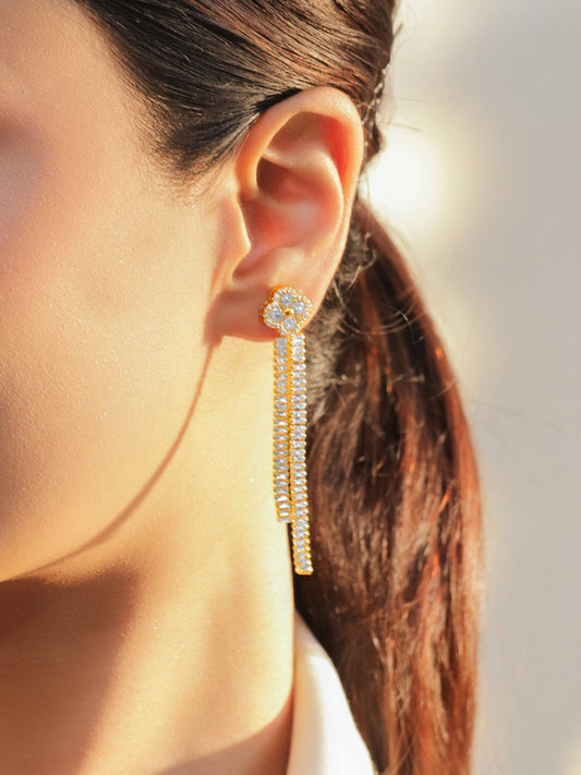 Clover Studded Dangler Earrings フリーサイズ