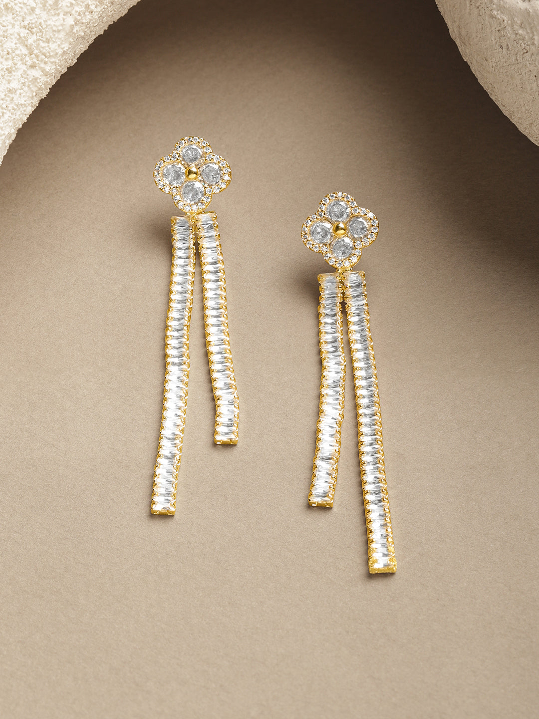 Clover Studded Dangler Earrings フリーサイズ