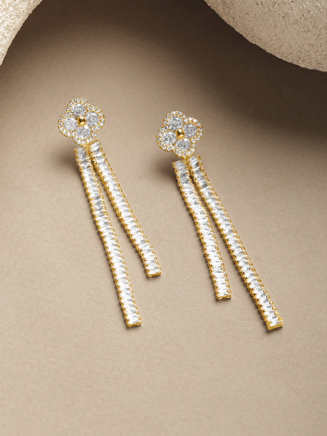 Clover Studded Dangler Earrings フリーサイズ