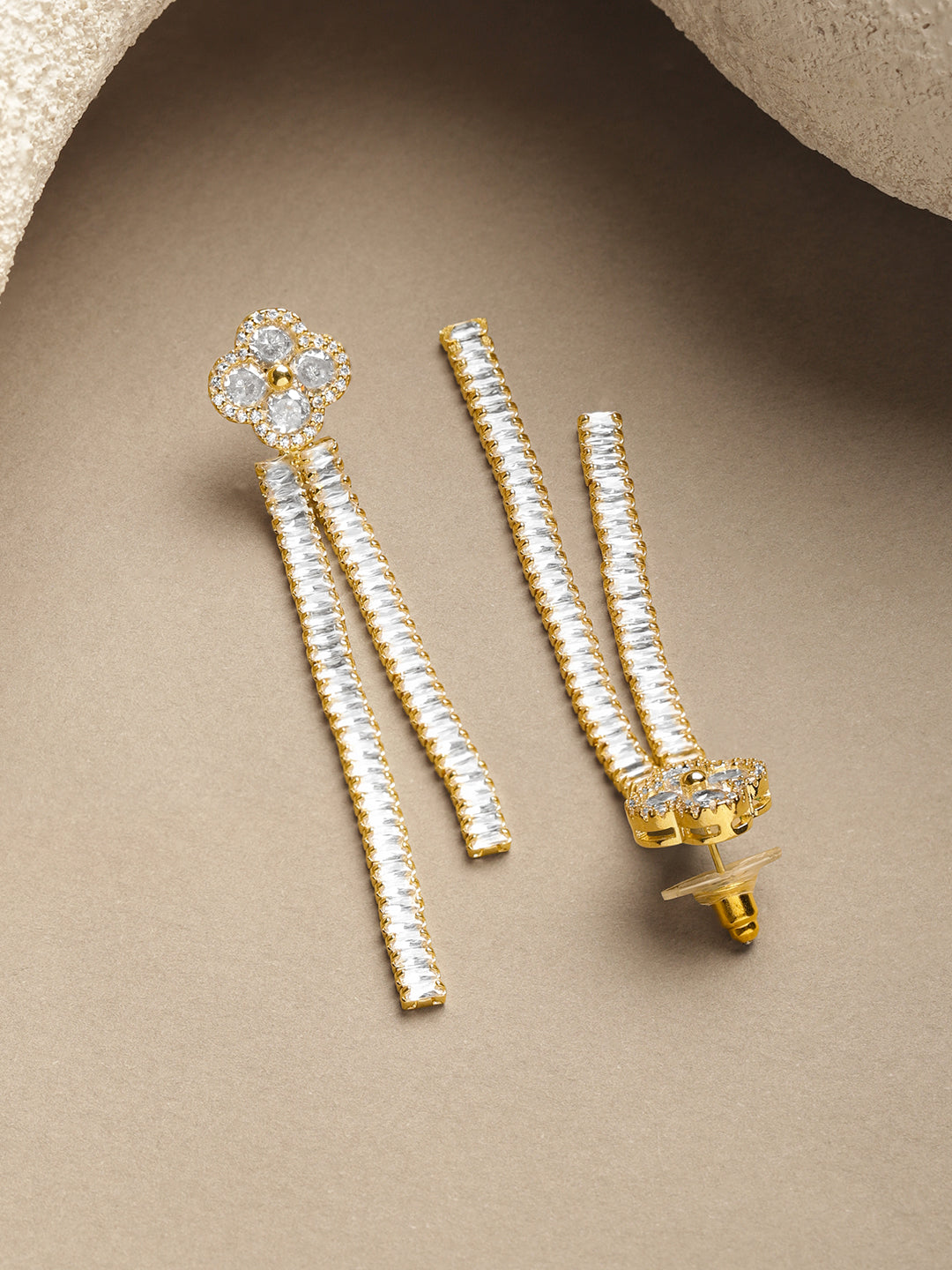 Clover Studded Dangler Earrings フリーサイズ