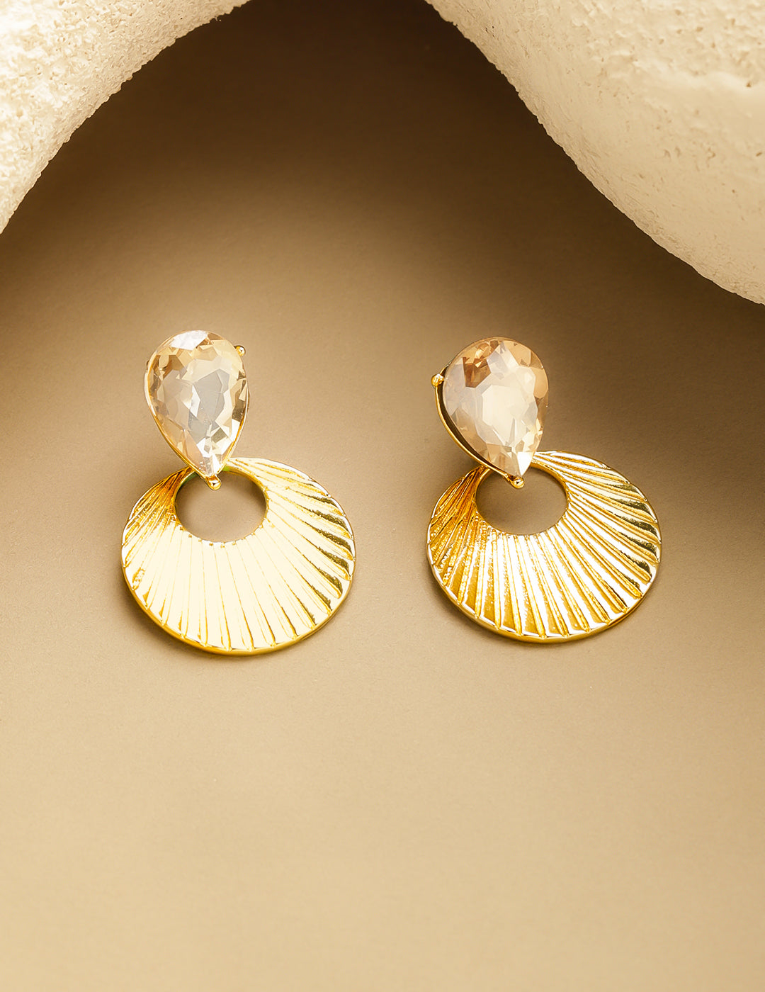 White & Gold Drop Earrings フリーサイズ