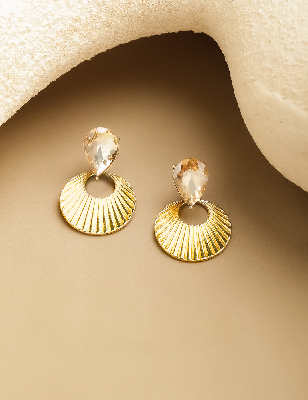 White & Gold Drop Earrings フリーサイズ