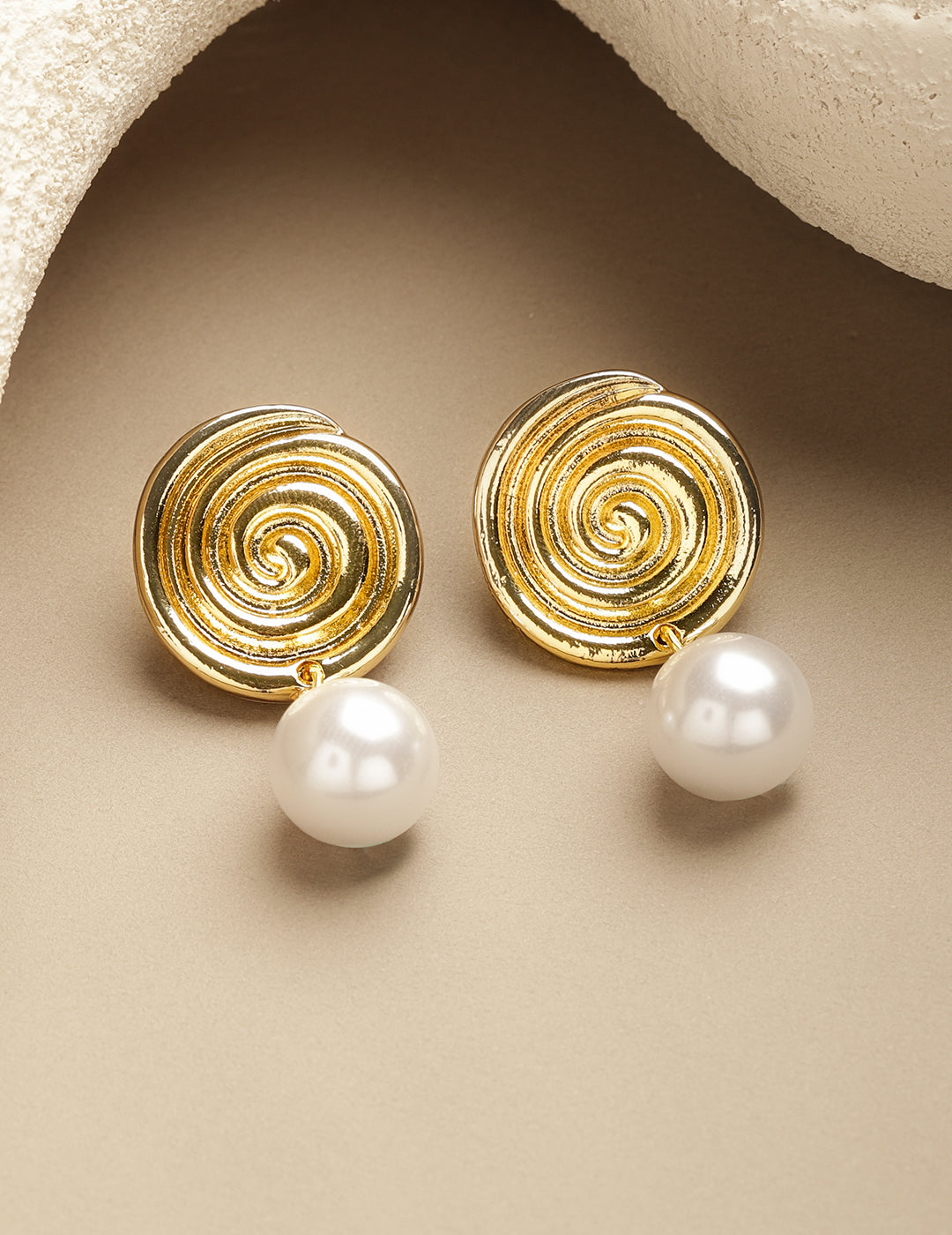 Sclupted Spirals Pearl Drops フリーサイズ