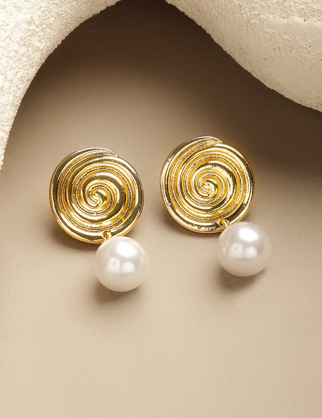 Sclupted Spirals Pearl Drops フリーサイズ