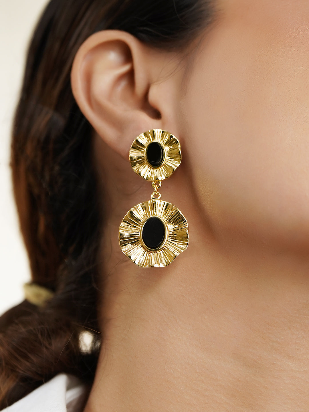 Black Studded Gold Drop Earrings フリーサイズ