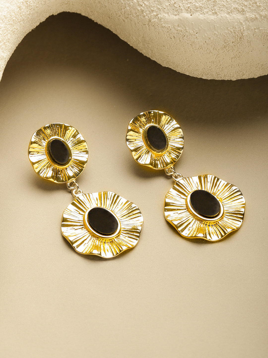 Black Studded Gold Drop Earrings フリーサイズ
