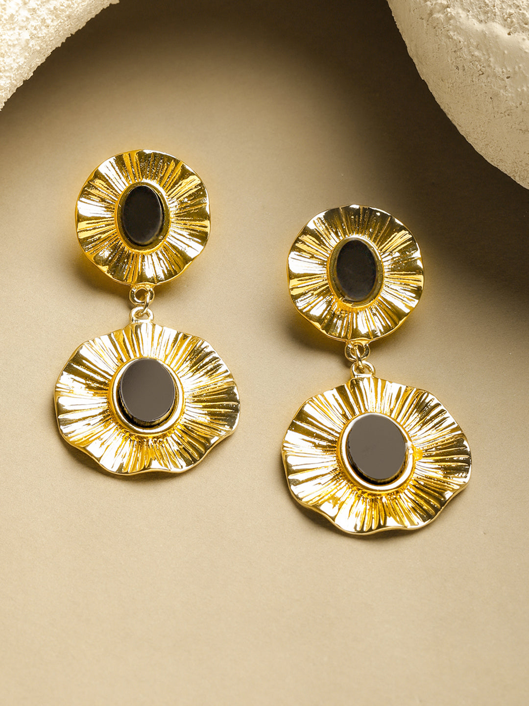 Black Studded Gold Drop Earrings フリーサイズ