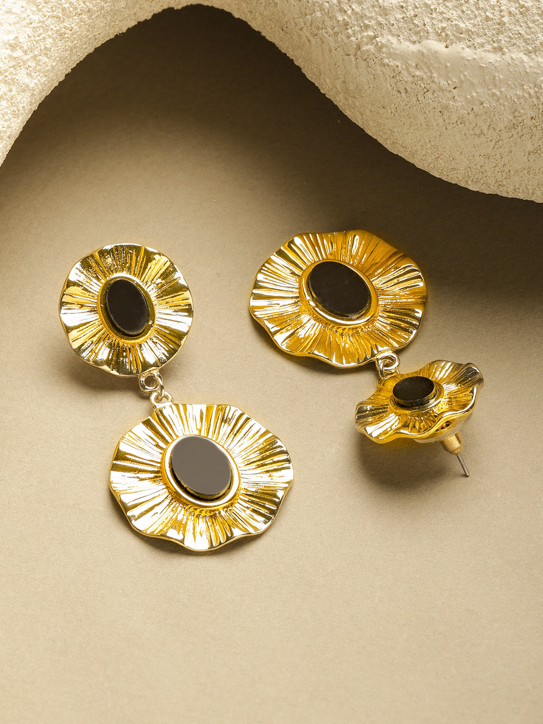Black Studded Gold Drop Earrings フリーサイズ