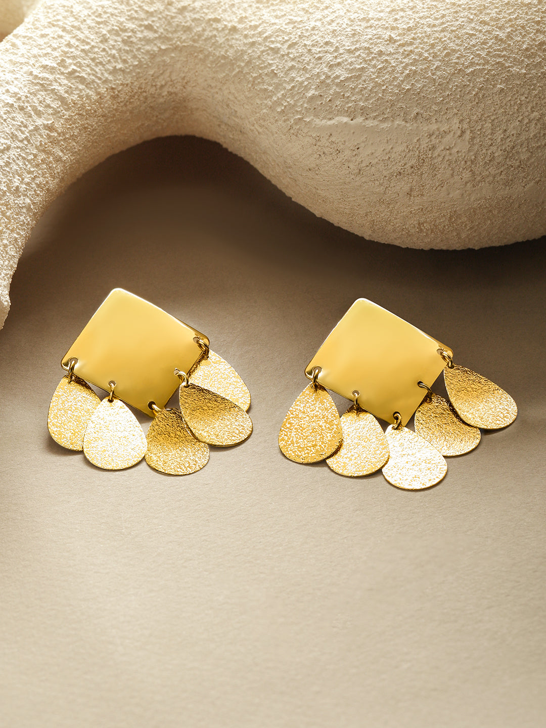 Gold Toned Leaf Drop Earrings フリーサイズ