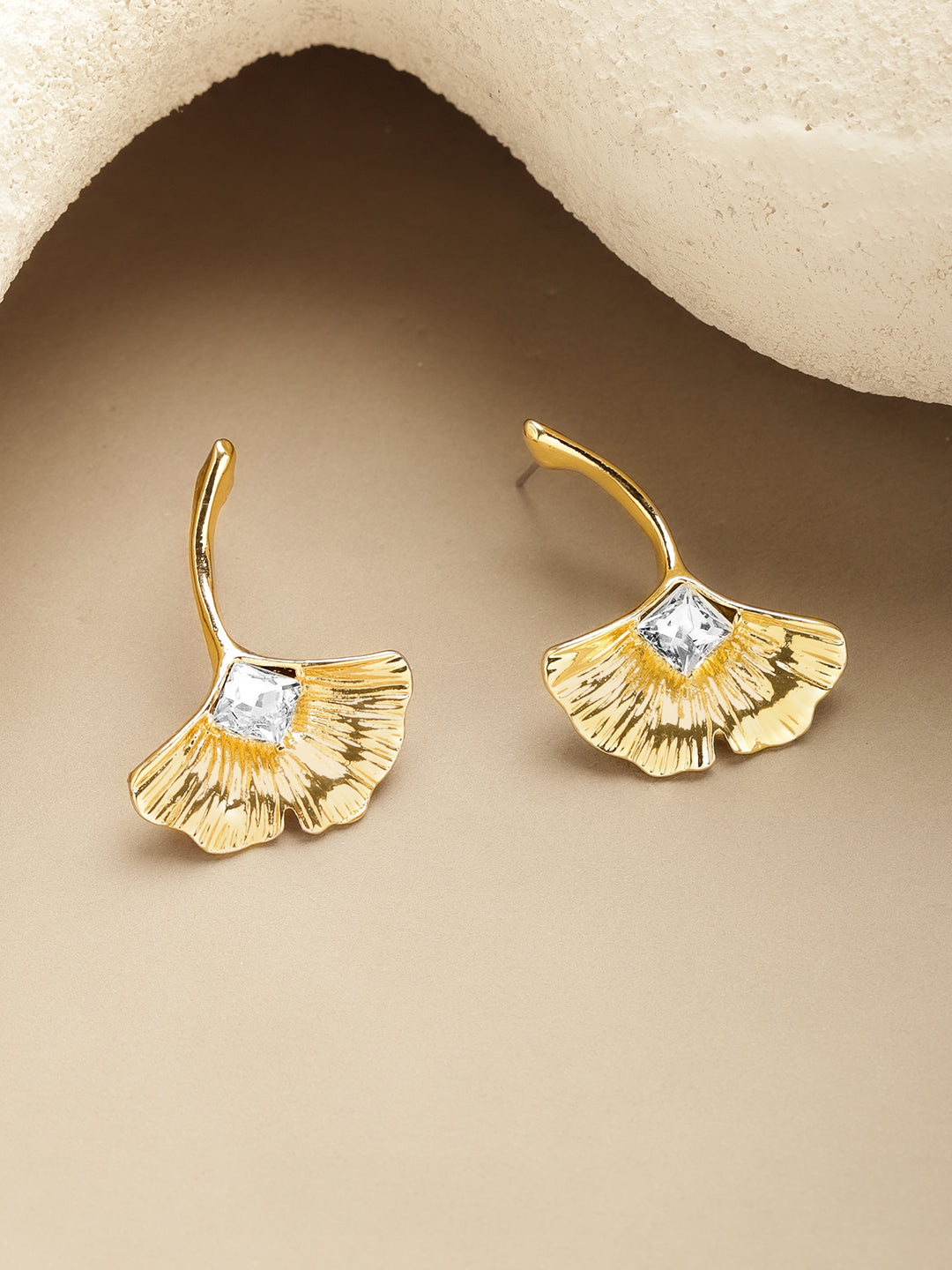 Ginkgo Leaf Stud Earrings フリーサイズ