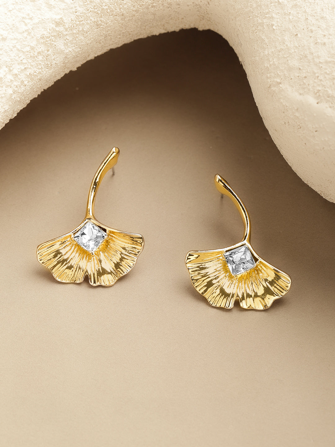 Ginkgo Leaf Stud Earrings フリーサイズ