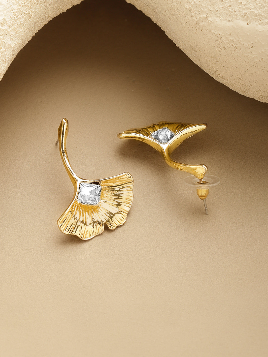 Ginkgo Leaf Stud Earrings フリーサイズ