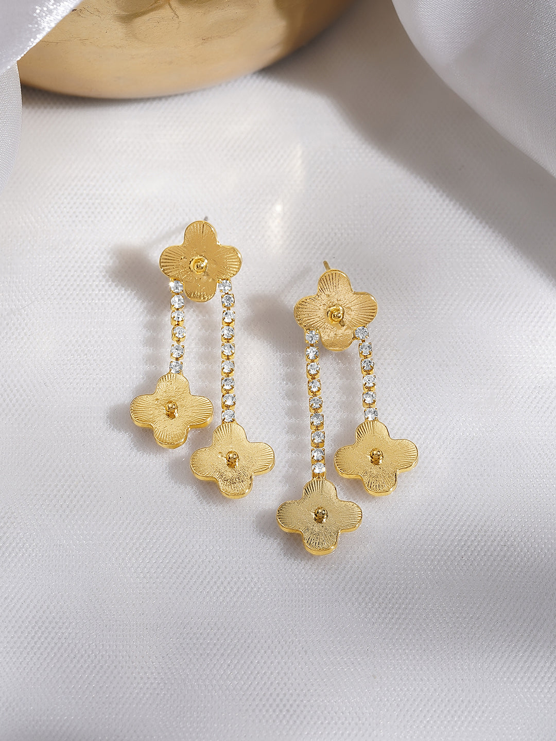 Rubans Voguish 18K Gold-Plated Floral Motif Drop Earrings with White AD Chain フリーサイズ