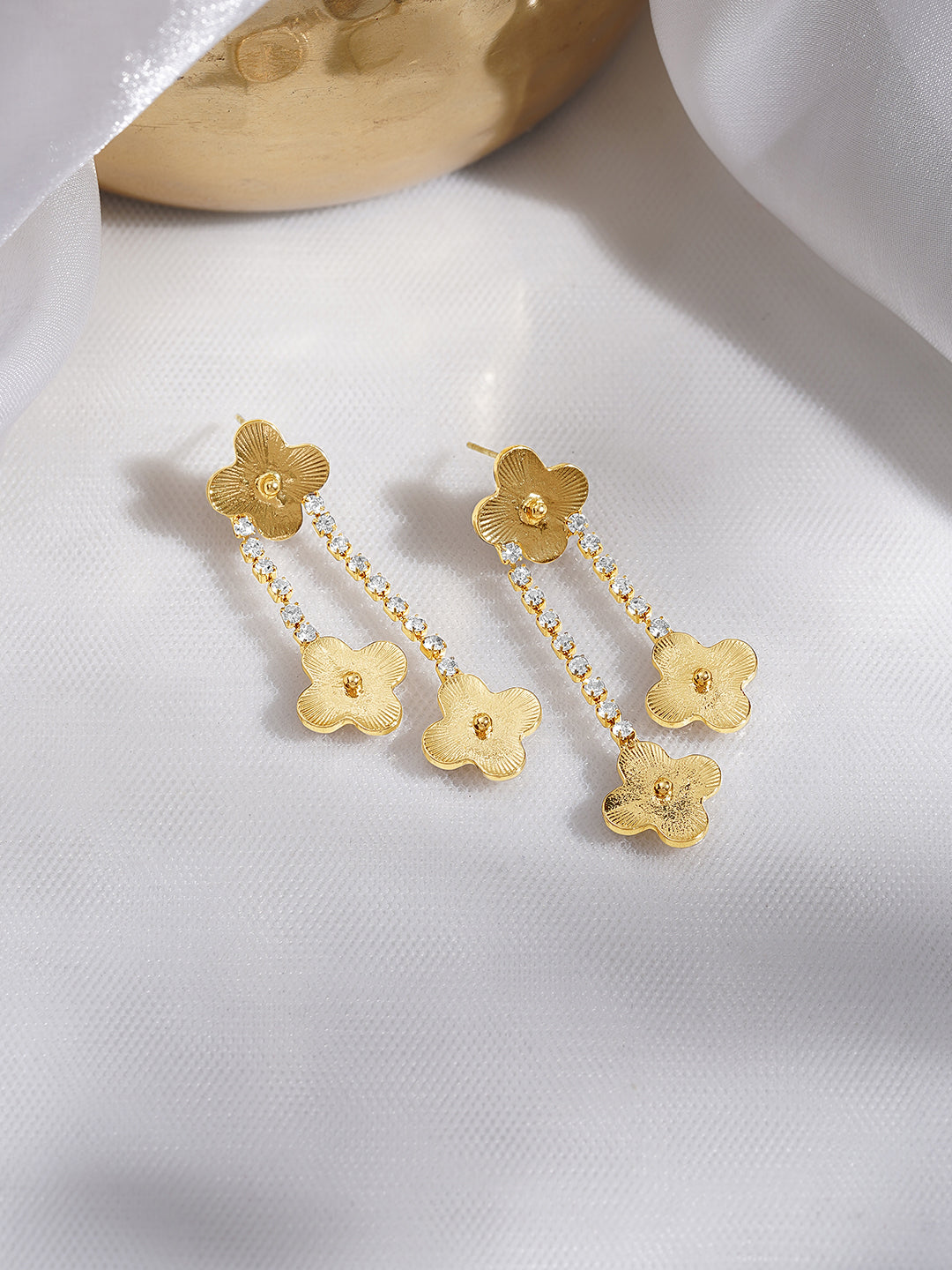 Rubans Voguish 18K Gold-Plated Floral Motif Drop Earrings with White AD Chain フリーサイズ