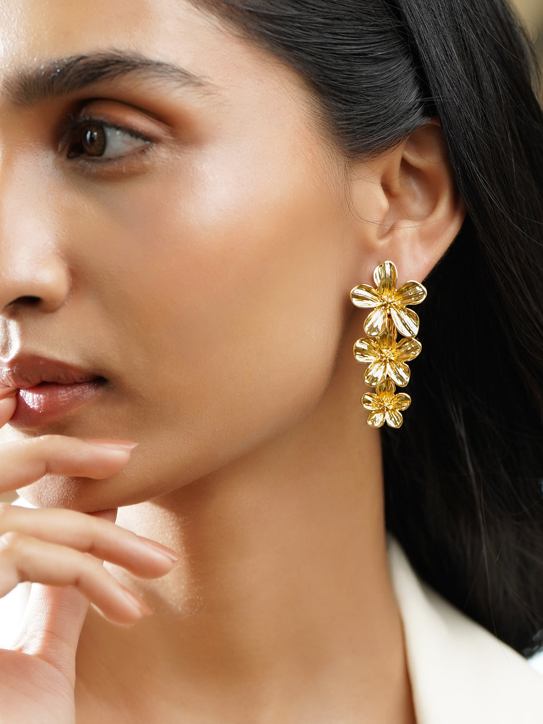 Floral Motif Gold Toned Dangler Earrings フリーサイズ