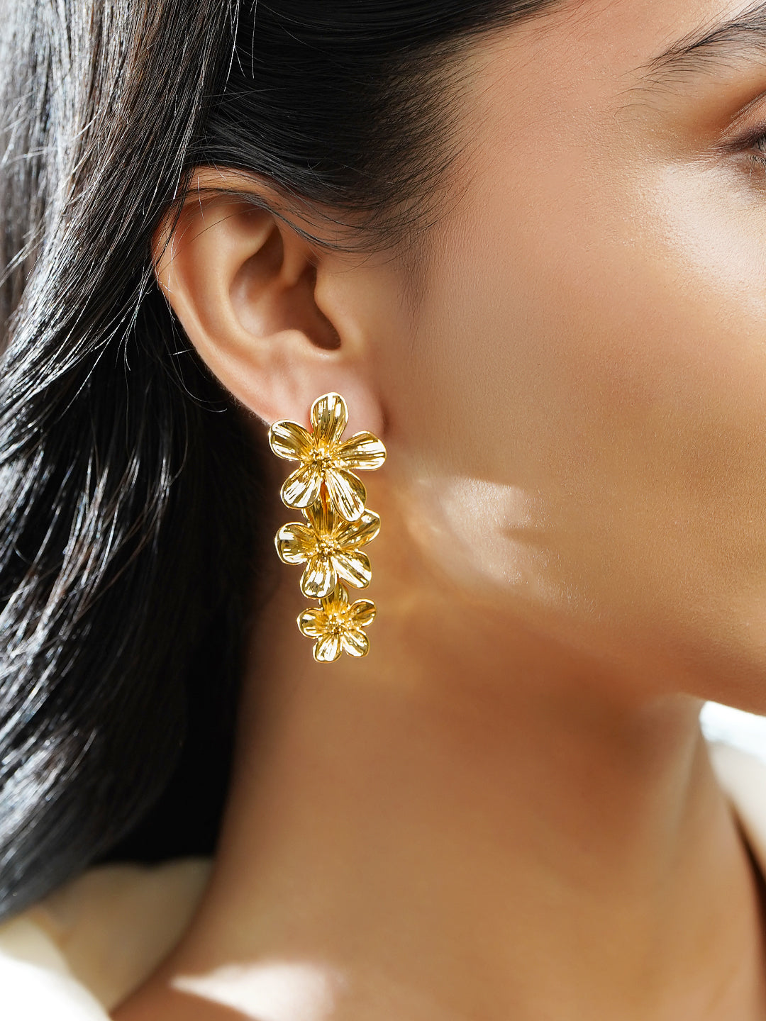 Floral Motif Gold Toned Dangler Earrings フリーサイズ