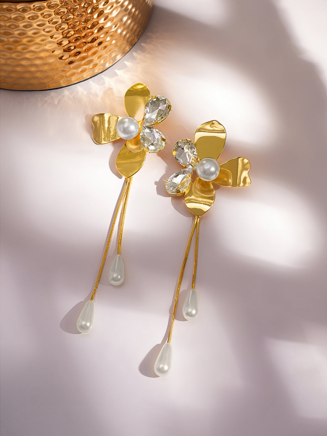 Gold & White Dangler Earrings フリーサイズ