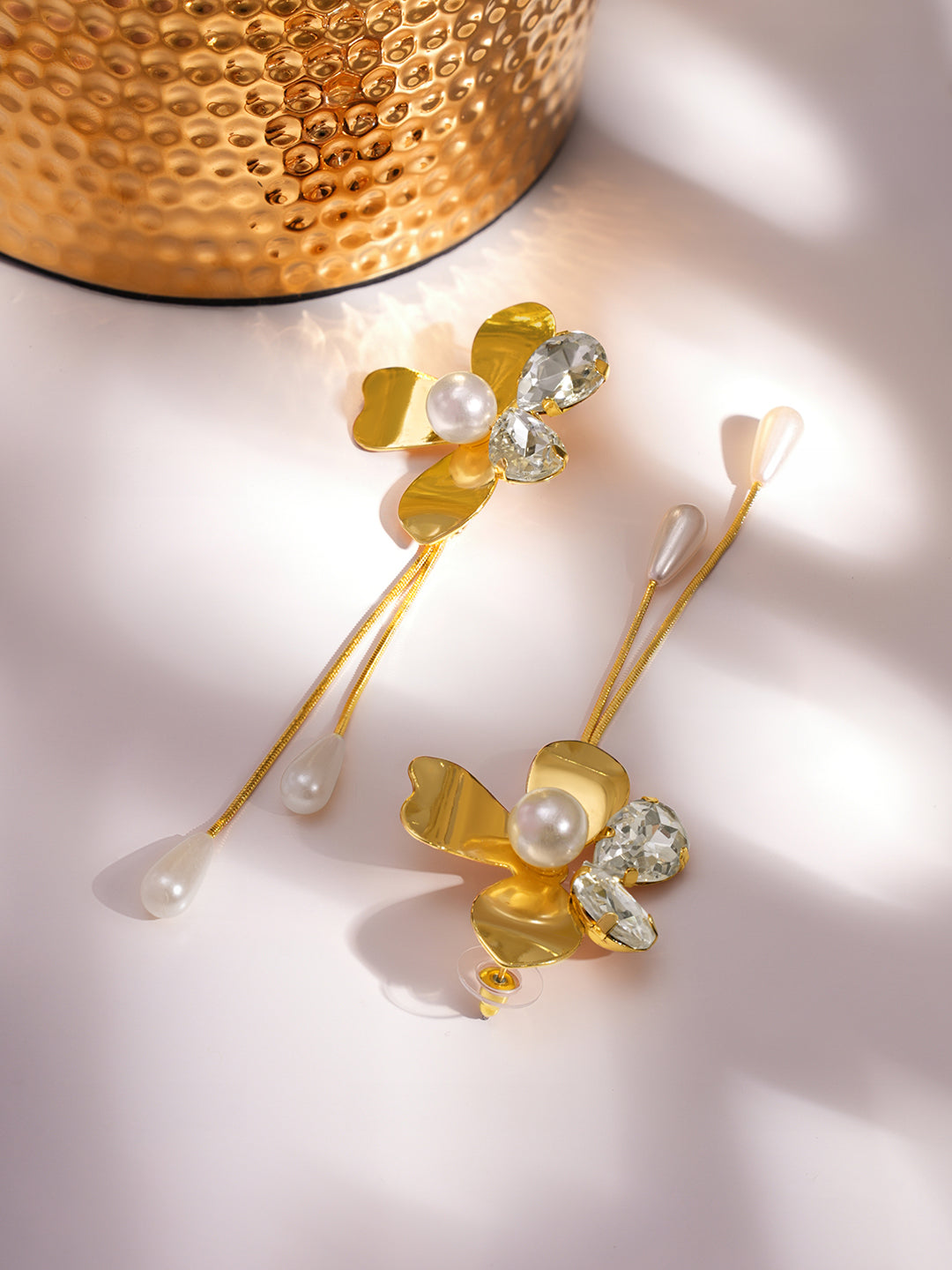 Gold & White Dangler Earrings フリーサイズ